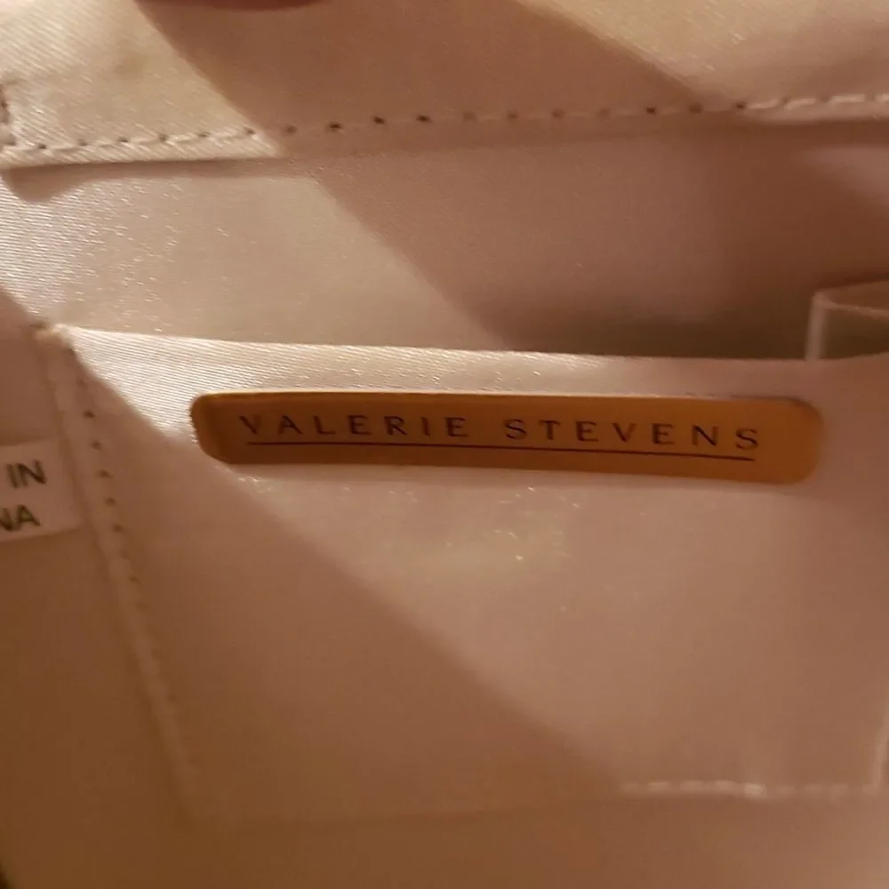 Valerie Stevens Elegant Ivory Crossbody Purse